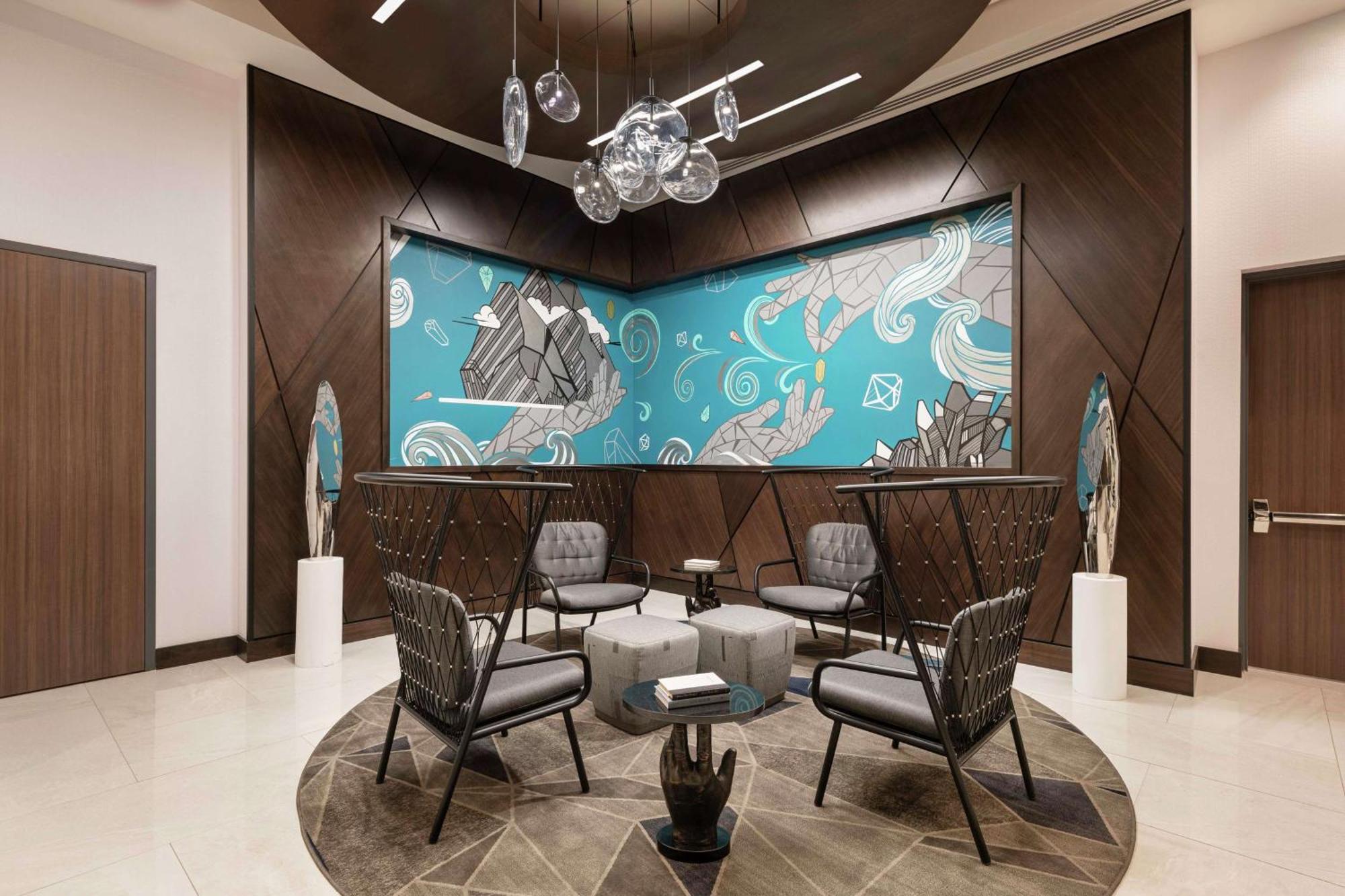 Home2 By Hilton Downtown Convention Center 3*