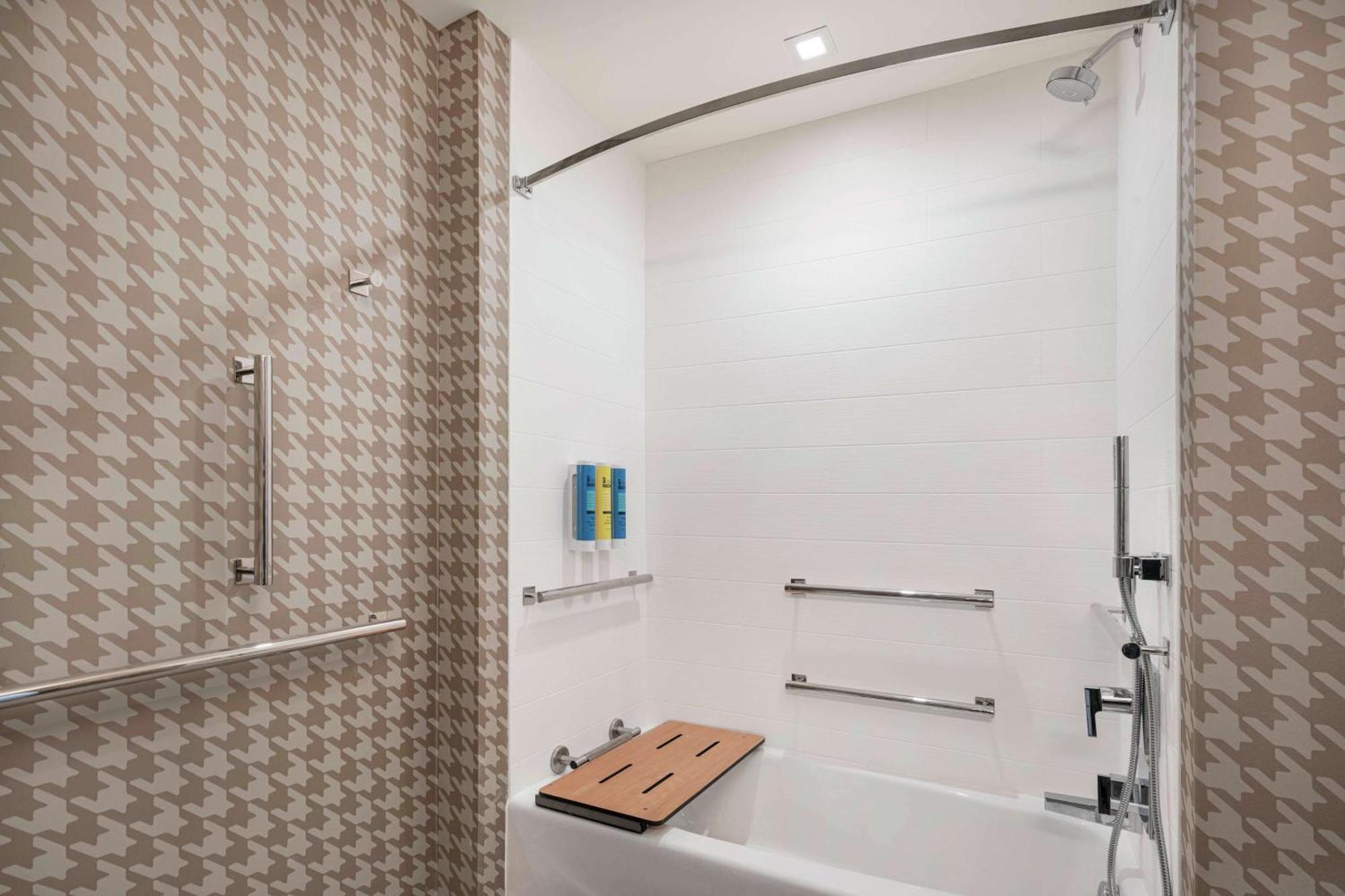 Home2 By Hilton Downtown Convention Center Hotel 3*